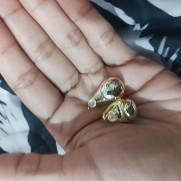 Women Fashion Gold Raindrop Mini Stud Earrings - Picture 7 of 9